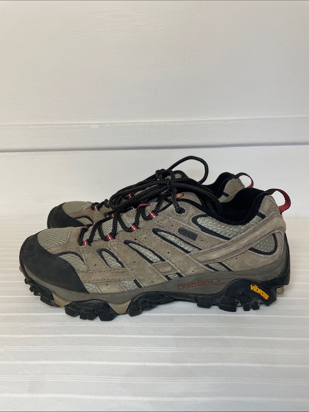 Merrell Moab 2 Waterproof Men's hiking shoes sneakers size 8 women’s size 9.5